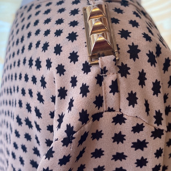 DRESS BARN XL BLACK & TAN 3/4 SLEEVES BLOUSE 100% POLYESTER V NECK - Picture 4 of 6